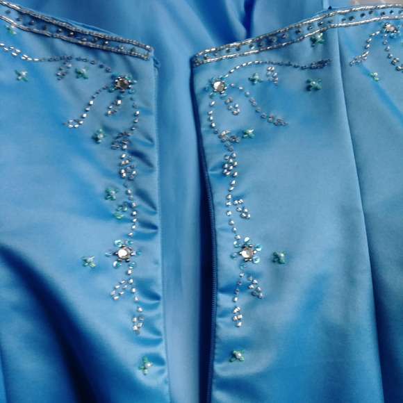 Spaghetti strap.rhinestones.Formal Blue.Crinoline. Wrap across front. - Picture 5 of 8